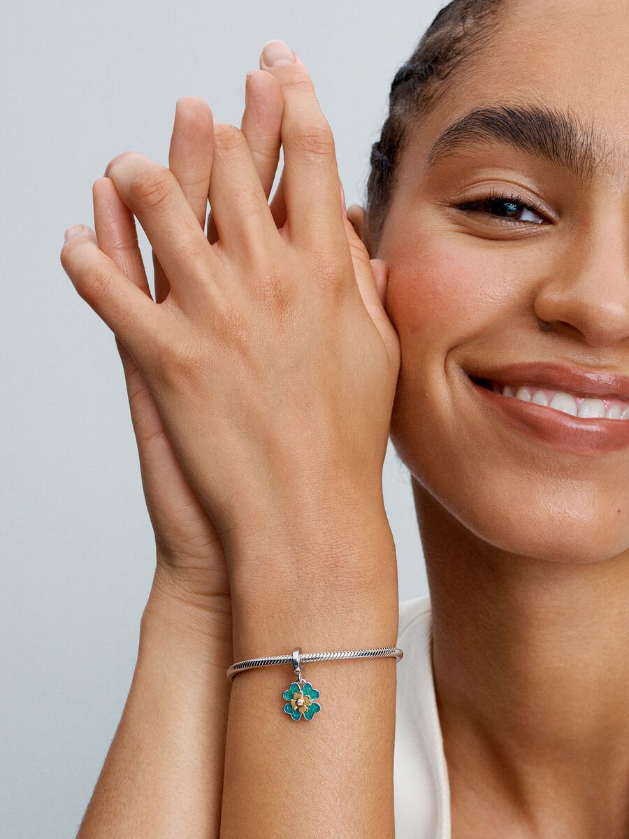 Conta Pendente Pandora Club 2025 Trevo Giratório 0.009 ct TW, Prata, Revestimento de ouro 14k