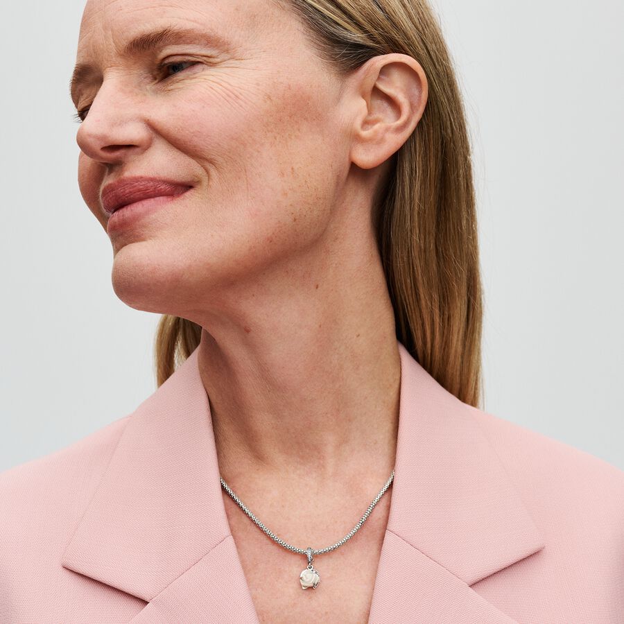 Conta Pendente Rosa Branca em Flor