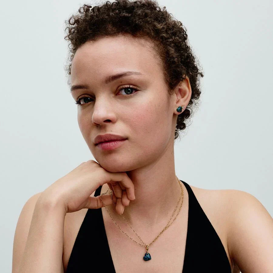 Brincos coração verde opalescente