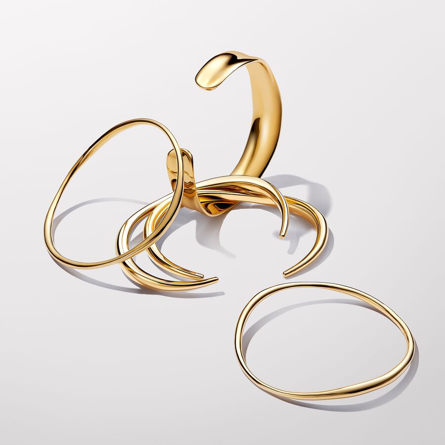 Pulseira aberta com design orgânico