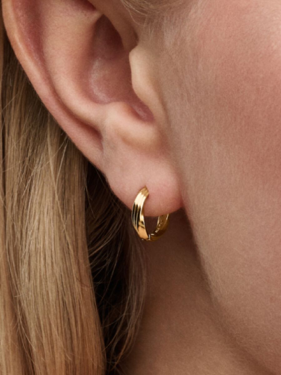 Brincos Huggie Torcidos Revestimento de ouro 14k