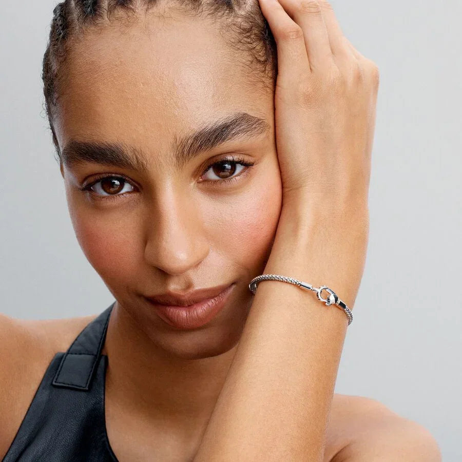 Pulseira de Corrente e Fecho com Tachas