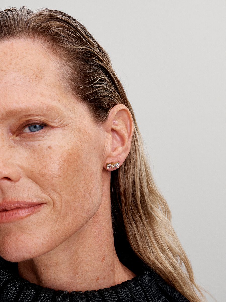 Brincos Espigão Laço Brilhante Revestimento de ouro 14k